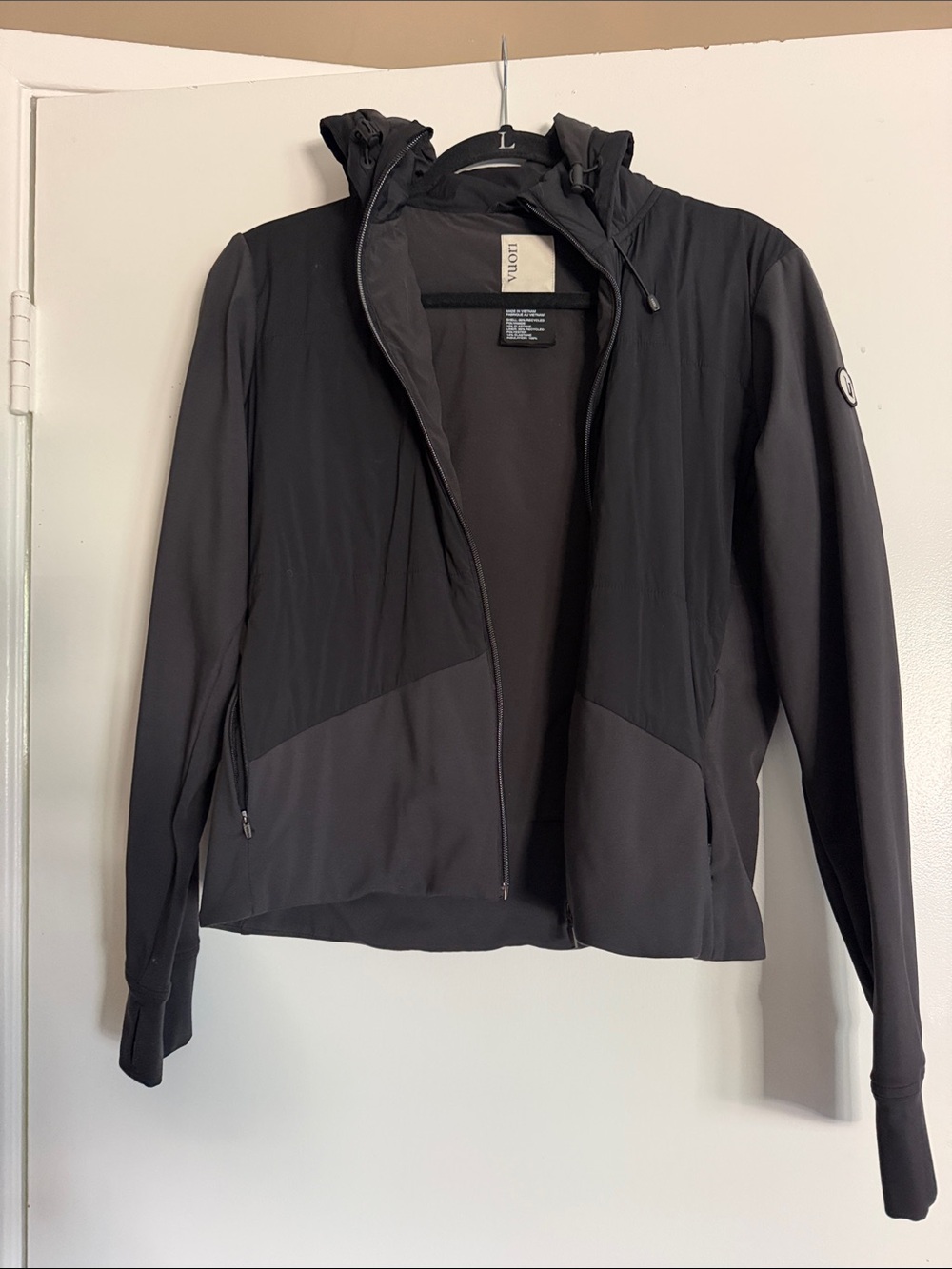 Vuori athletica Black Hooded Bomber Jacket - Women. Black. Size Medium.
